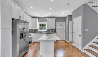 65 Bayview St, Aberdeen, NJ 07721
