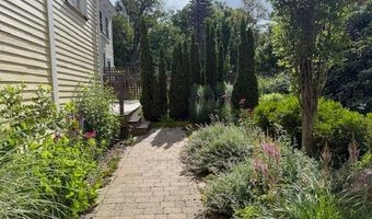 58 Oak St, Brattleboro, VT 05301