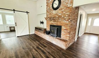 861 Oak Crst, Baxter Springs, KS 66713