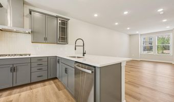 7355 MOUNTAINEER Dr, Alexandria, VA 22306