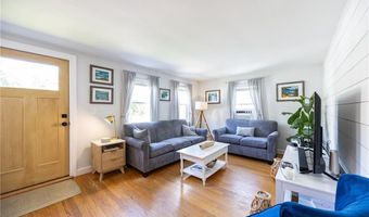 33 Providence Ave, East Providence, RI 02915