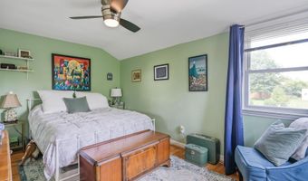 2422 S OAKLAND St, Arlington, VA 22206