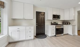 4907 CHANTICLEER Ave, Annandale, VA 22003
