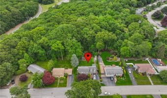 152 Glen Hills Dr, Cranston, RI 02920