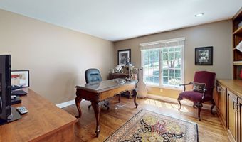 12 Lyndenwood Dr, Brookfield, CT 06804