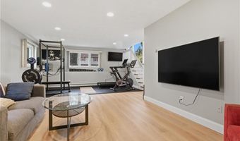 12 Pat Dr, Lincoln, RI 02865