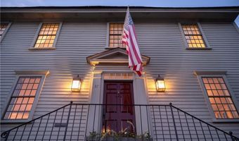 37 Marsh St, Newport, RI 02840