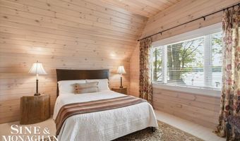 206 Edgewater Dr, Algonac, MI 48001