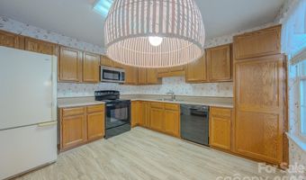 902 Woodlea Ct, Asheville, NC 28806