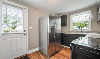 91 E Harold St, Bloomfield, CT 06002