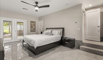 808 EDGEWATER Dr, Orlando, FL 32804