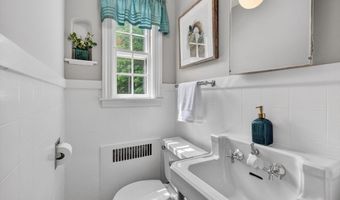 9 Stratford Rd, Andover, MA 01810