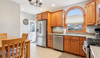 15 5th Ave, Avenel, NJ 07001
