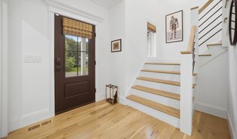 43 Oak Ridge Dr, Avon, CT 06001