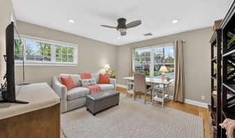 42 Windsor St, Jamestown, RI 02835