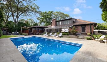 788 Namquid Dr, Warwick, RI 02888