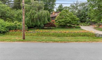 4 Wilbur Rd, Lincoln, RI 02865
