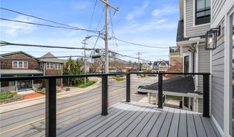 7 Wellington Ave, Newport, RI 02840