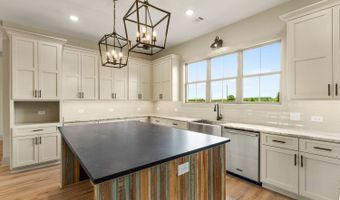 272 Community House, Barnesville, GA 30204