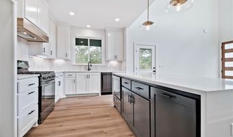 32 Coalburn Dr, Bella Vista, AR 72715