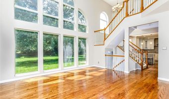 876 Kiefer Trails Dr, Ballwin, MO 63021