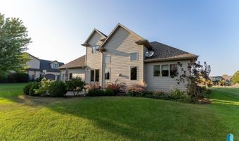 907 St Andrews Dr, Beresford, SD 57004