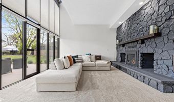 401 River Ln, Anoka, MN 55303