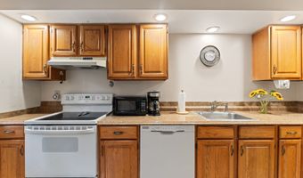 156 Heatherwood Dr 156, Brookfield, CT 06804