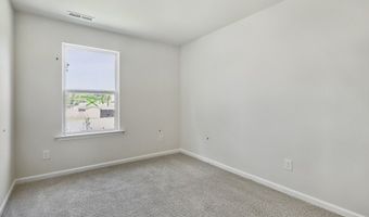 215 Maddox Dr, Aberdeen, NC 28315