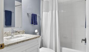 5610 GOLDEN ISLES Dr, Apollo Beach, FL 33572