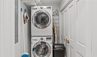 341 Thames St 103, Bristol, RI 02809