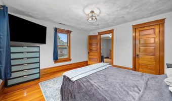 27 Center St, Algonquin, IL 60102