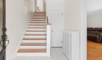 190 Auburn St, Cranston, RI 02910
