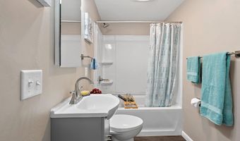 2500 S JEFFERSON St, Appleton, WI 54915