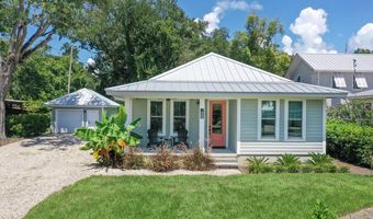 225 Ave D, Apalachicola, FL 32320