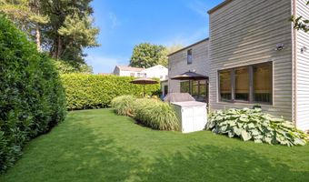 68 Argyle Rd, Albertson, NY 11507