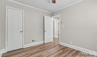 2728 Arnold Dr, Charlotte, NC 28205