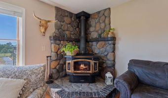 17962 Coyote Ln, Anderson, CA 96007