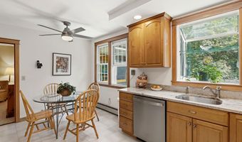 16 Williamsburg Dr, Amherst, NH 03031
