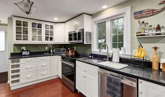 15 Palmer Rd, Beverly, MA 01915
