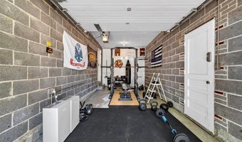 9828 Whitcomb Ln, Affton, MO 63123