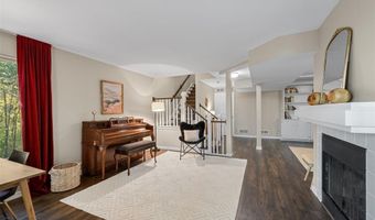 35 Ridgeview Circle Ct, Ballwin, MO 63021