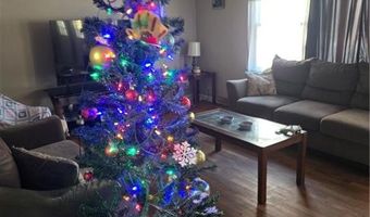 611 S Harrison Ave, Aurora, MO 65605