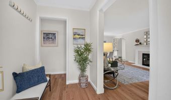 6008 BENALDER Dr, Bethesda, MD 20816