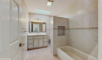 1838 N Windsor Dr, Arlington Heights, IL 60004
