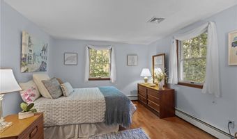 105 LYNN Cir, East Greenwich, RI 02818