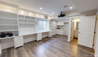 2794 Ashcombe Dr, Ann Arbor, MI 48105