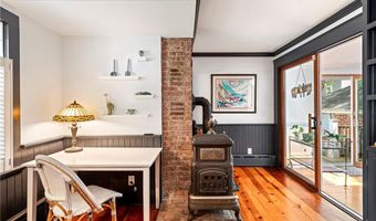47 Second St, Newport, RI 02840