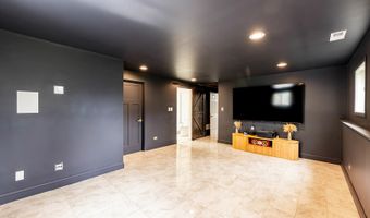 17 W667 Lorraine Ave, Addison, IL 60101