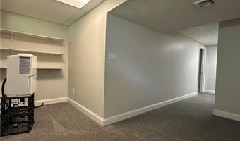 8 Linden St, Bristol, RI 02809